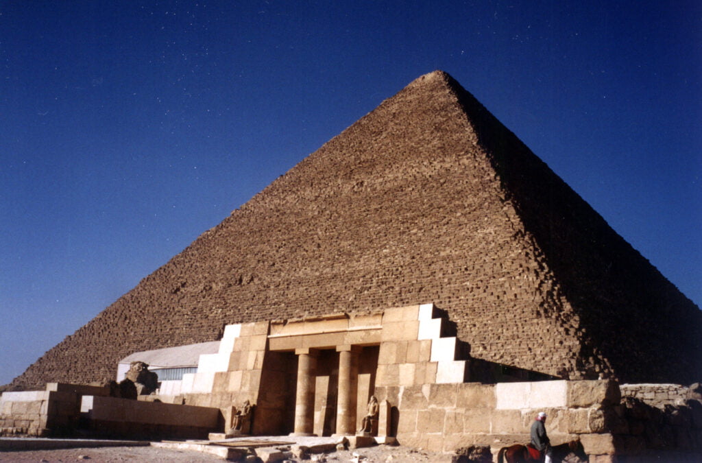 Wielka piramida Cheopsa w Gizie - Magazyn Koncept